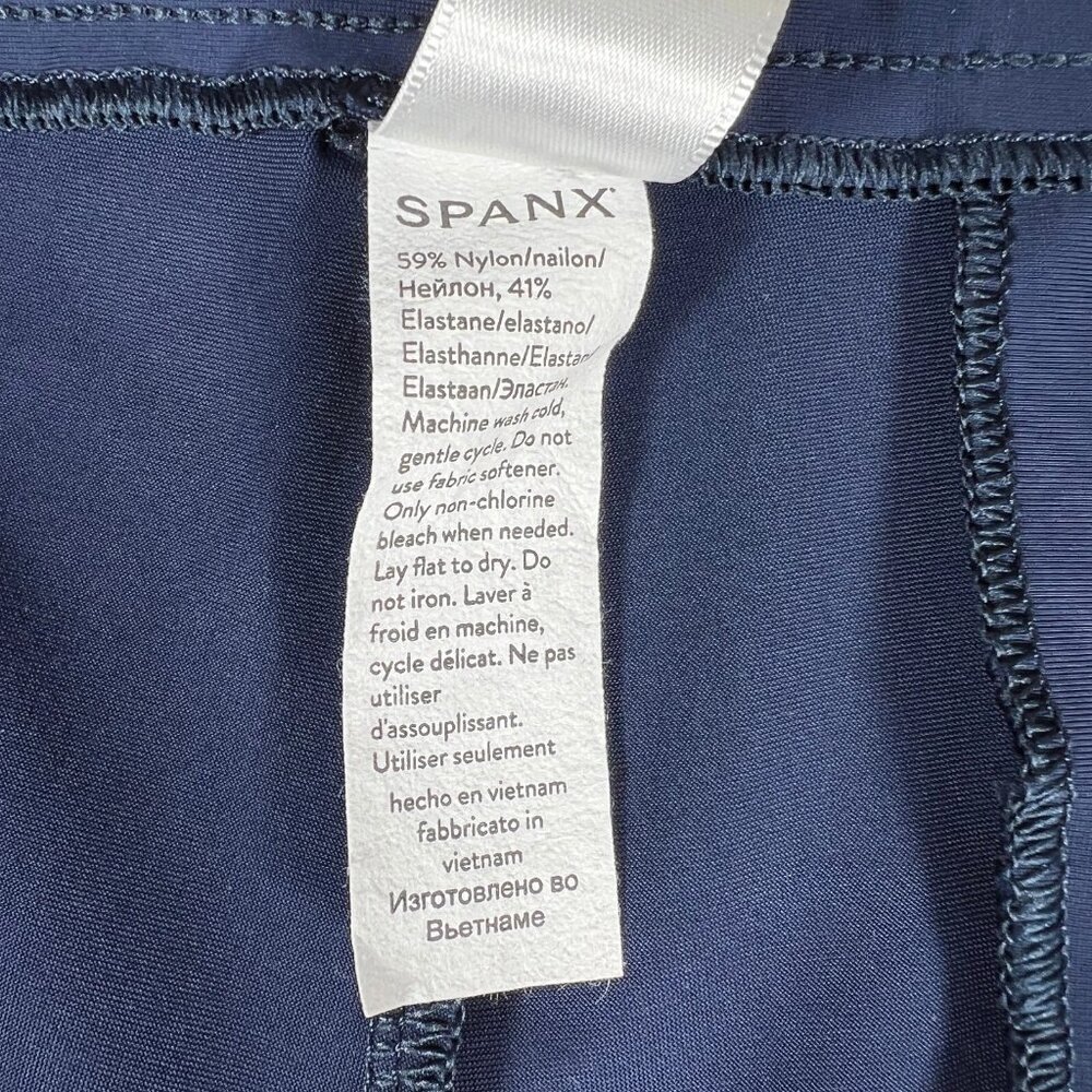 Spanx Women’s Sunshine Navy Relaxed Fit Quick Drying Athletic Shorts Size 1X - Picture 5 of 9